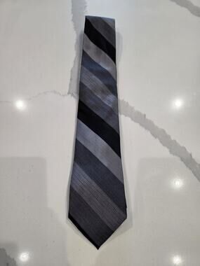 Ryan Seacrest Distinctions 70% Silk Tie Never Worn